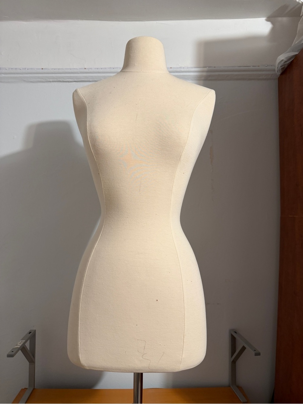 Neutral Cream Women's Mannequin